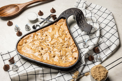 HERSHEY'S KISSES Seasoned Cast Iron KISSES Skillet