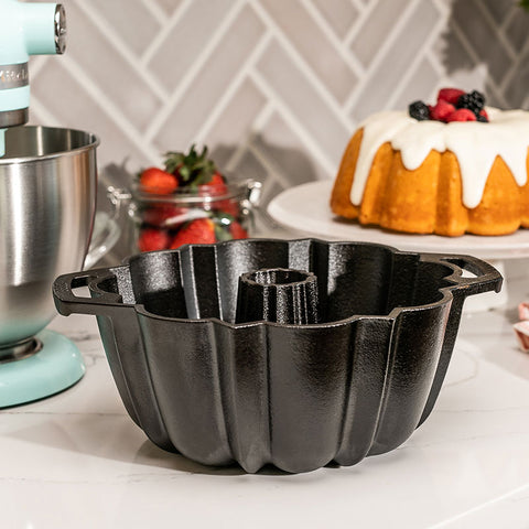"NEW" LODGE  Seasoned Fluted Cake Pan Available